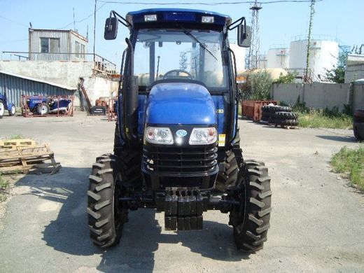 Трактор ДТЗ 5504К (50 л. с.; 4 циліндра; реверс КПП; кабіна з опаленням)