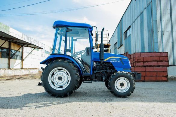 Трактор DongFeng 404DHLC (40 к. с.; 4х4; ГУР; кабіна з опаленням)
